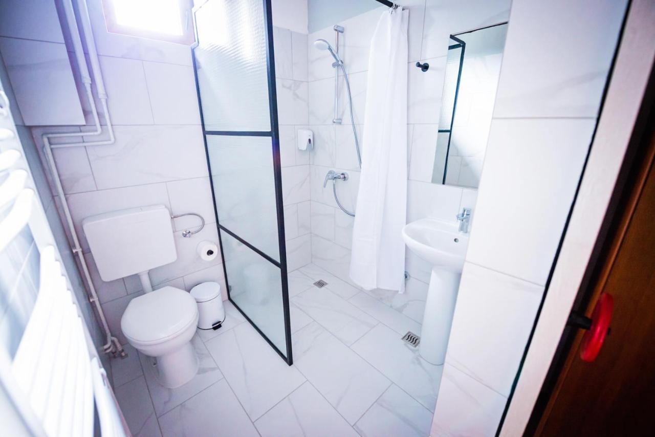 Pb Urban Garden Stay With Secured Parking สเรมสกา มิโตรวิตซา ภายนอก รูปภาพ