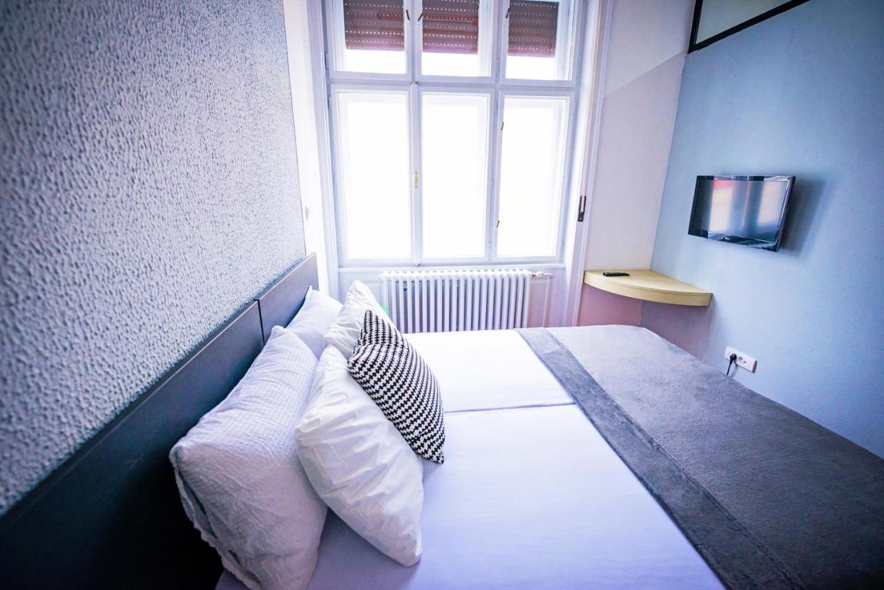 Pb Urban Garden Stay With Secured Parking สเรมสกา มิโตรวิตซา ภายนอก รูปภาพ